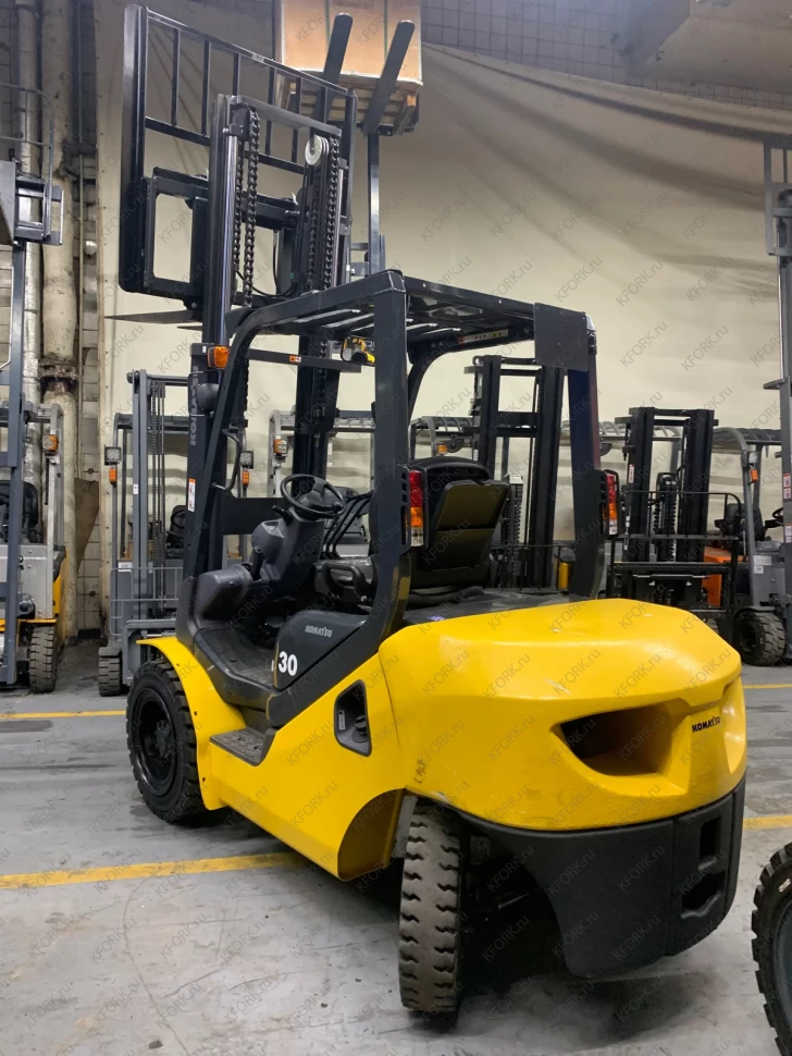 Дизельный погрузчик Komatsu FD30T-17 Б/У