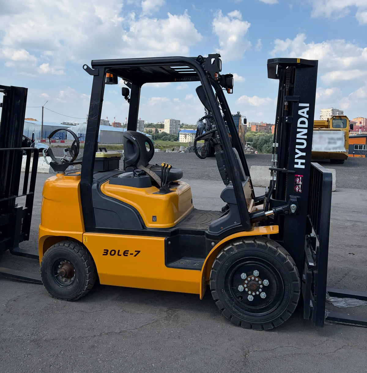 Вилочный погрузчик Hyundai 30LE-7 3 тонны, газ-бензин