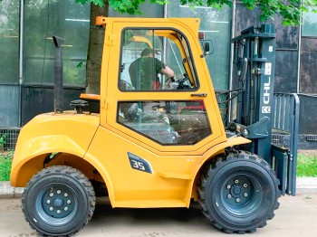 Вилочный дизельный автопогрузчик CHL 3,5 т высокой проходимости, передний привод